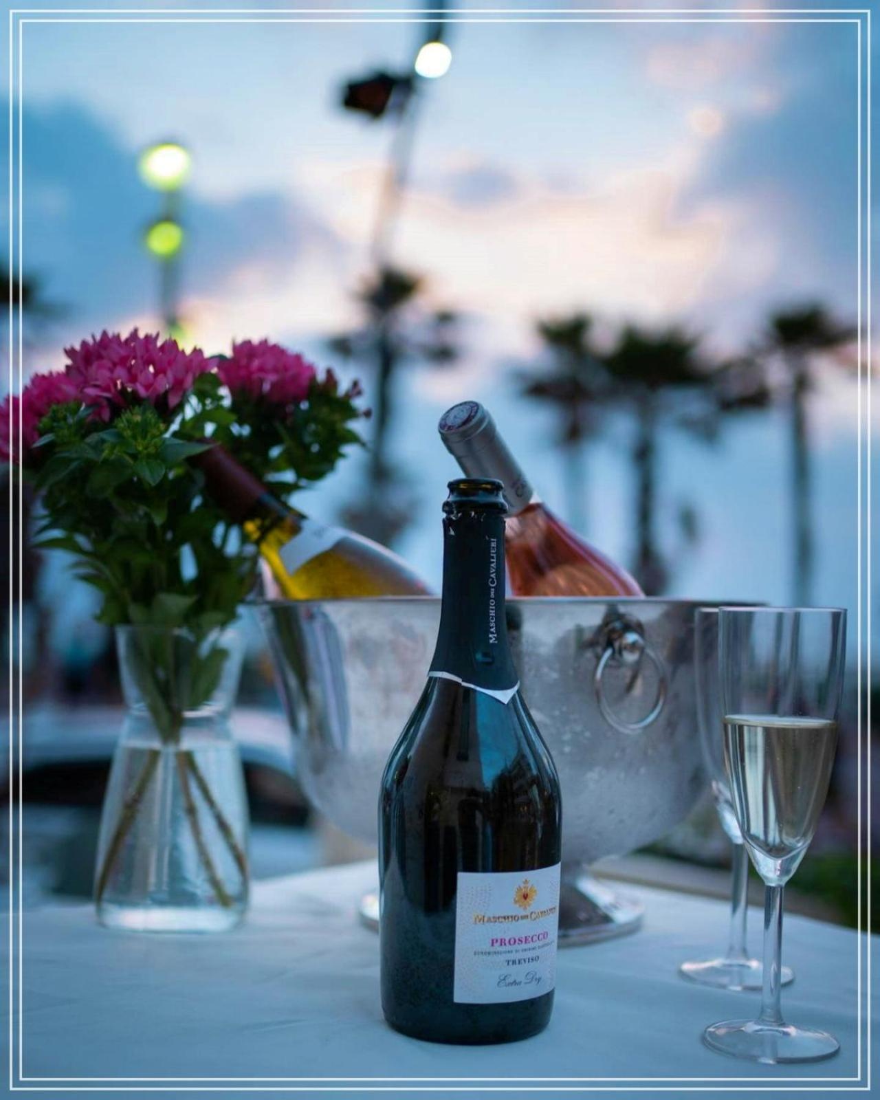 Bugrashov Beach 88 Hotel And Spa テル・アビブ エクステリア 写真
